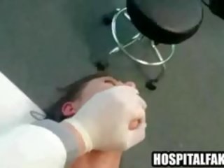रोगी हो जाता है गड़बड़ और cummed पर द्वारा उसकी डॉक्टर