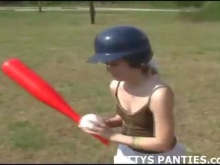 Onschuldig 18yo tiener spelen baseball buitenshuis
