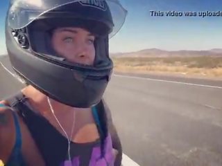 Felicity feline motorcycle femme fatale jahanje aprilia v nedrček