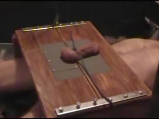 Penis mučení v trample box, volný bičování dospělý klip film 1b