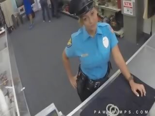 Real policial moonlights como ho para penhor loja