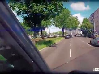 Bums autobus - séduisant autrichien blond mila milan va sauvage pour bite en la van siège arrière