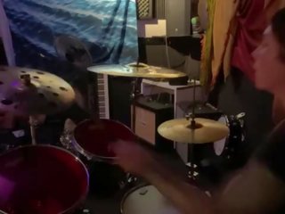 Felicity feline drumming garš jam